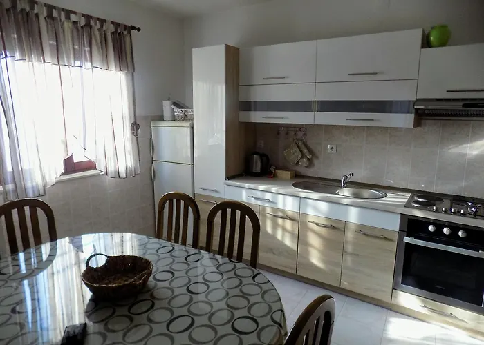 Balan S Vanjskim Bazenom Apartamento *