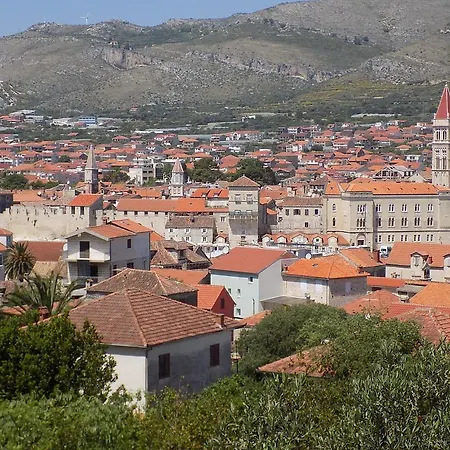 Balan S Vanjskim Bazenom Apartmán Trogir