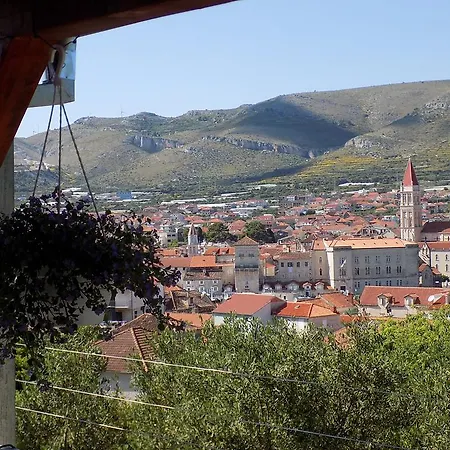 Balan S Vanjskim Bazenom Apartmán