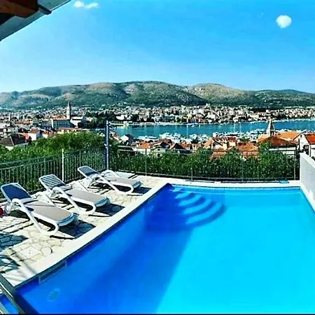 Apartmani Balan S Vanjskim Bazenom * Trogir