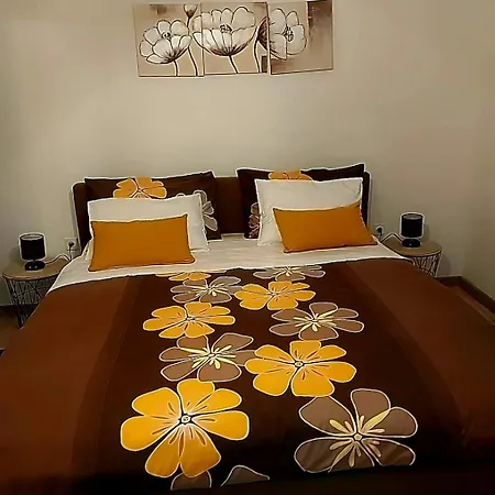 Balan S Vanjskim Bazenom Trogir