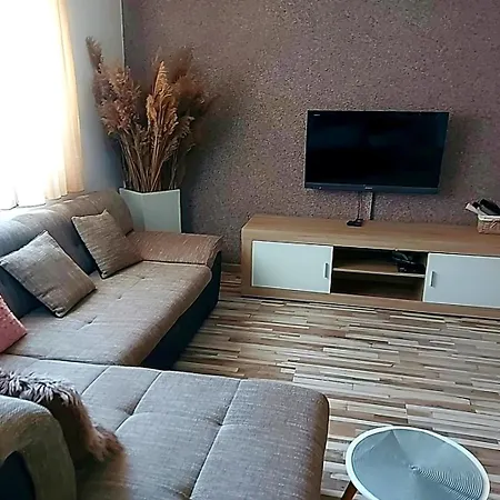 Balan S Vanjskim Bazenom Apartmán