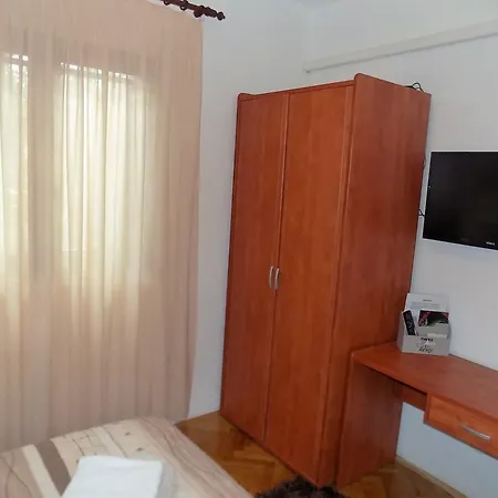 Balan S Vanjskim Bazenom Apartmán *