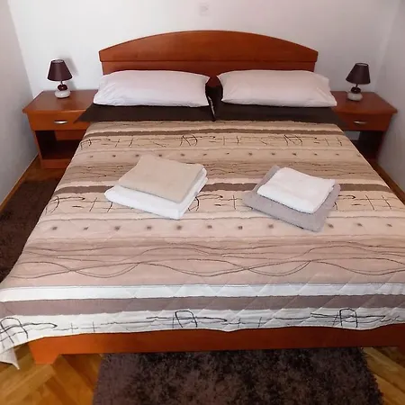 Apartmani Balan S Vanjskim Bazenom * Trogir