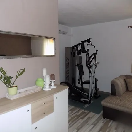 Apartment Apartmani Balan S Vanjskim Bazenom *