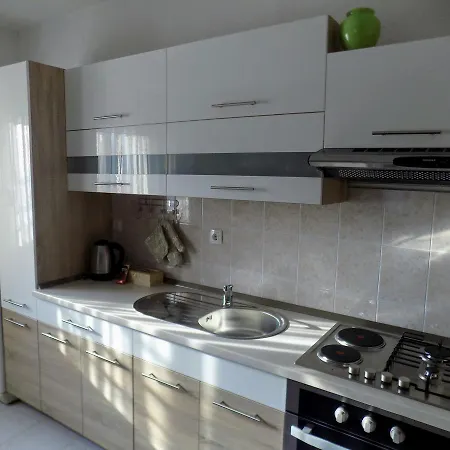 Apartment Apartmani Balan S Vanjskim Bazenom *