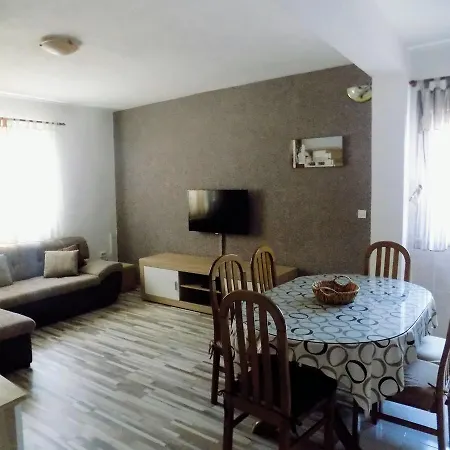 Apartmani Balan S Vanjskim Bazenom