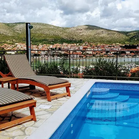 Apartmani Balan S Vanjskim Bazenom *